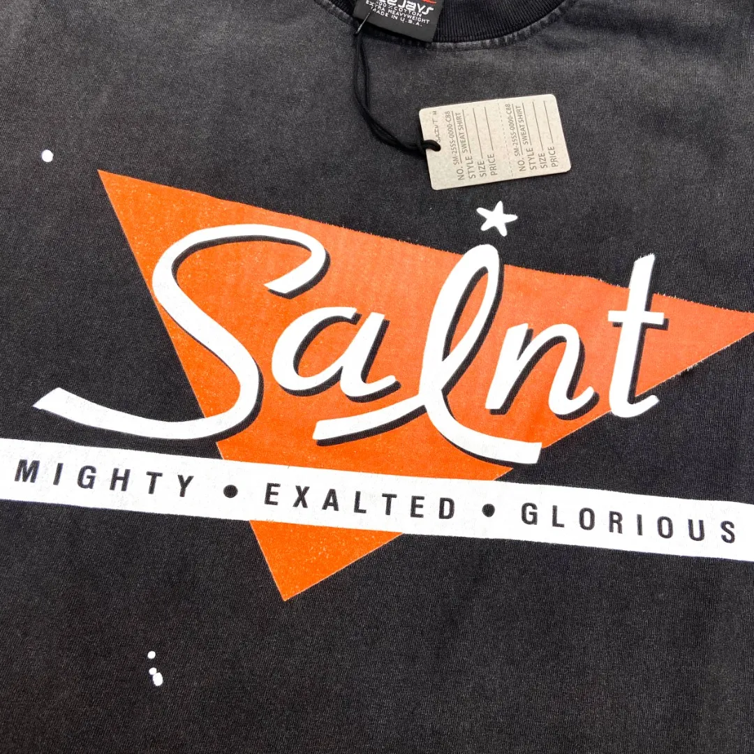 American Saint Michael retro triangular letter printed short-sleeved heavy vintage washed and distressed loose casual T-shirt. Digital white ink direct printing. The fabric is breathable and the pattern is three-dimensional and clear. Fabric: Double yarn 240g Style number: S935 Size: S-M-L-XL Color: Washed black Price: P118